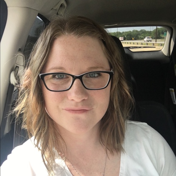 Meet your Posher, Kayla - Picture 1 of 1